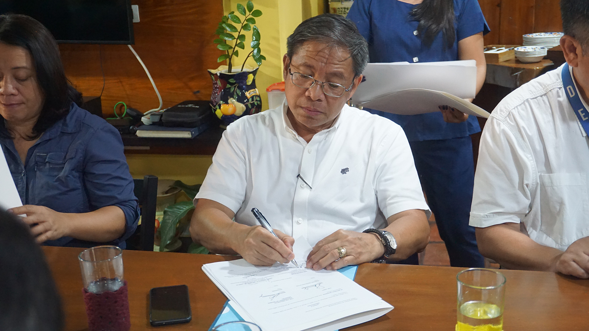 DENR-Asec-Amaro-signs-the-MOU_by-BIOFIN.jpg